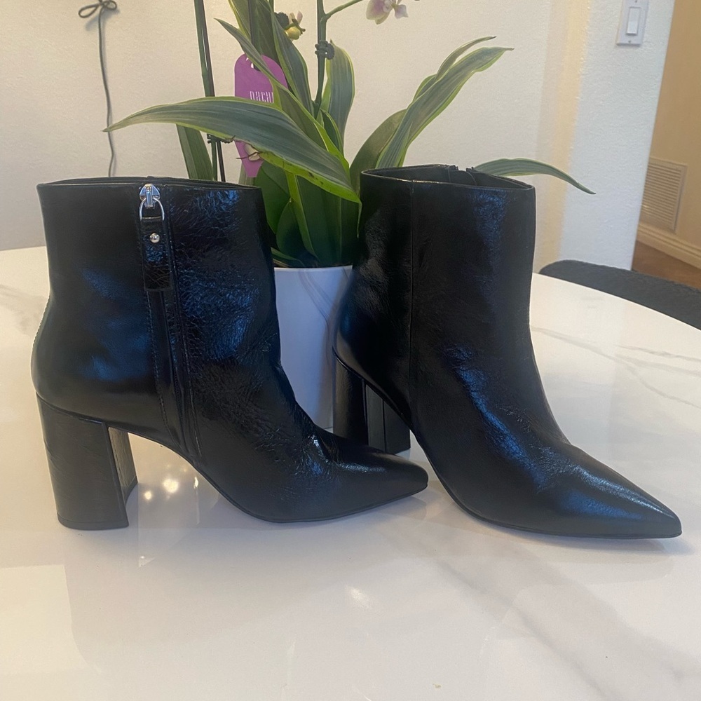 Barneys New York Black Leather Pointed Toe Ankle Boots - Size 37